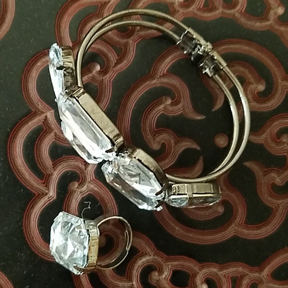 ๐บ!!HOST PICK!!๐บ CRYSTAL CUFF BRACELET - Picture 3 of 5